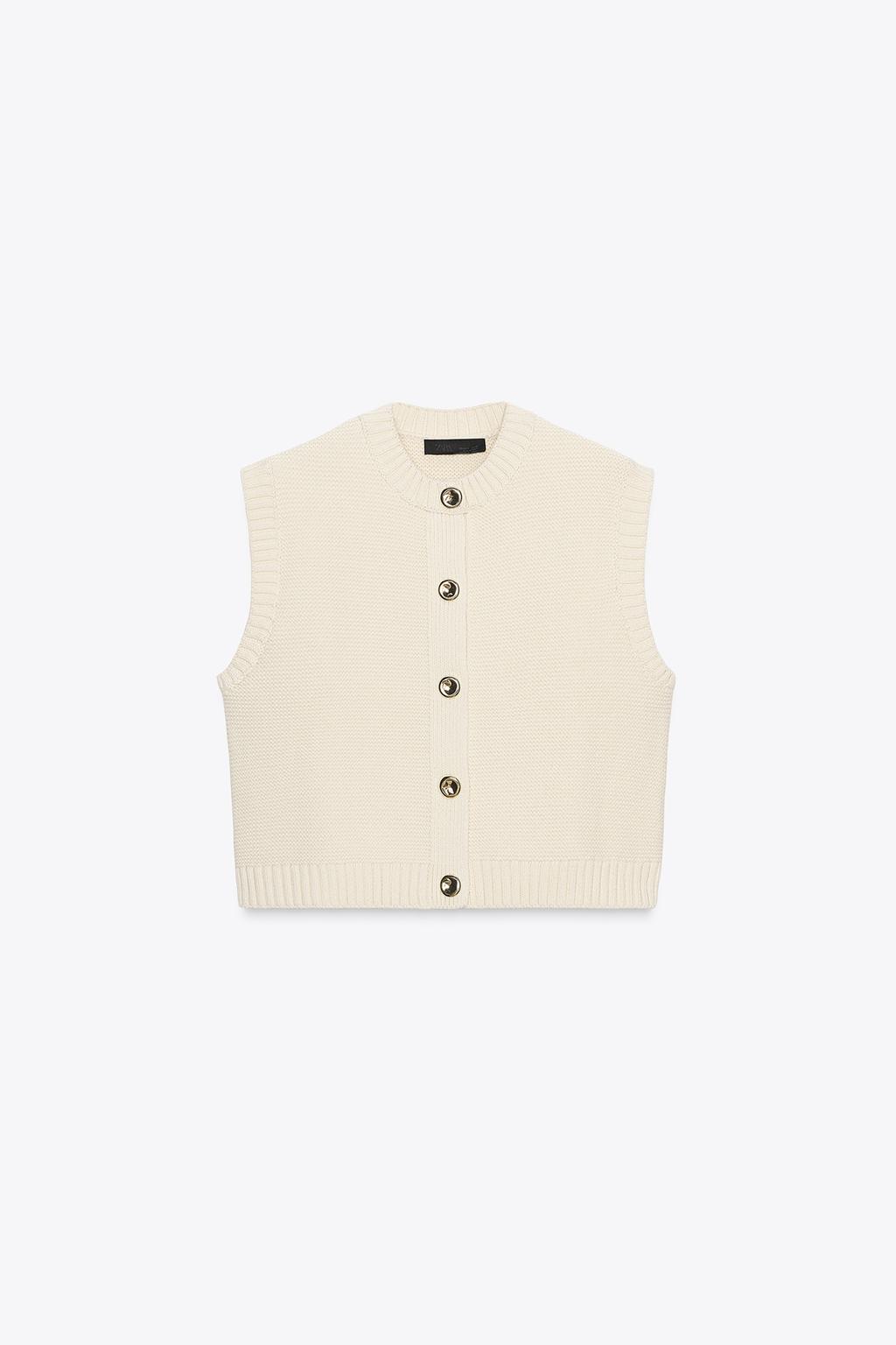 ТРИКОТАЖНЫЙ ЖИЛЕТ С ЗОЛОТЫМИ ПУГОВИЦАМИ
