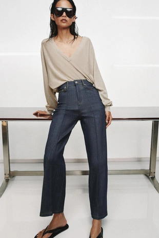 Свитер из шерсти с V-образным вырезом- Заказать в России