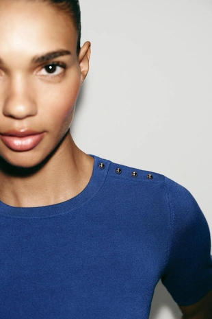 Базовый трикотажный джемпер с короткими рукавами- Заказать в России