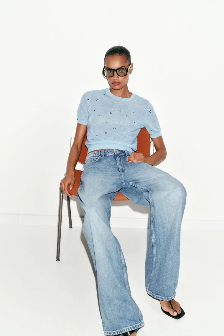 Трикотажный топ с карманными пайетками и короткими рукавами