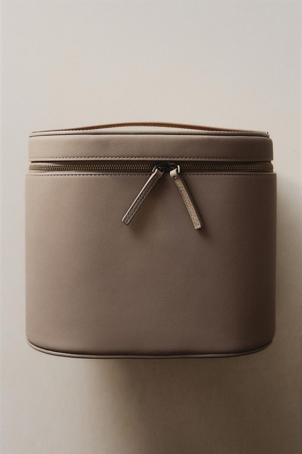 Сумка для косметики из кожи