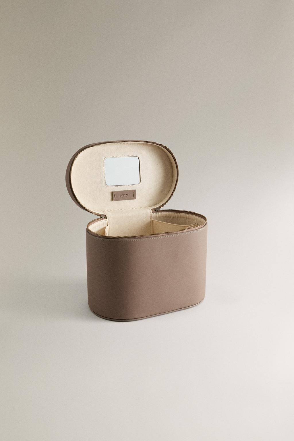 Сумка для косметики из кожи