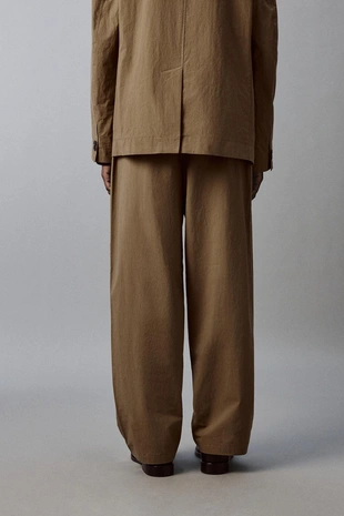 Широкие брюки-джинсы из технического хлопкового смесового материала- Заказать в России