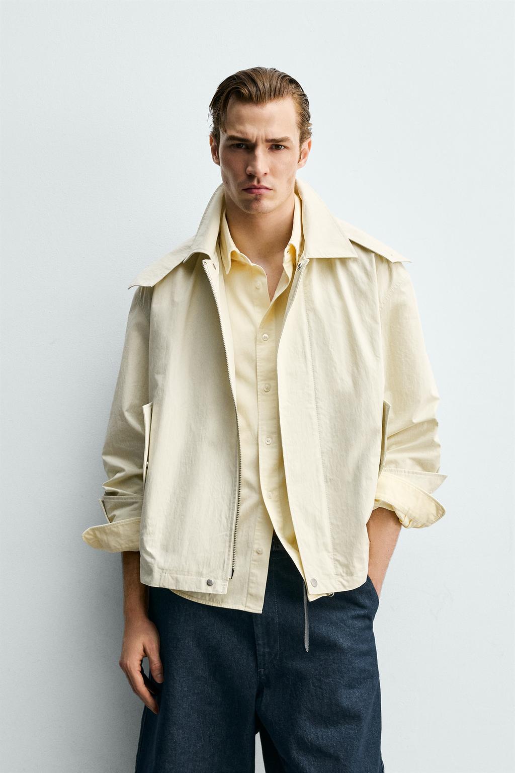 УКОРОЧЕННАЯ ПАРКА ИЗ ВЫСОКОТЕХНОЛОГИЧНОЙ ТКАНИ С КАПЮШОНОМ