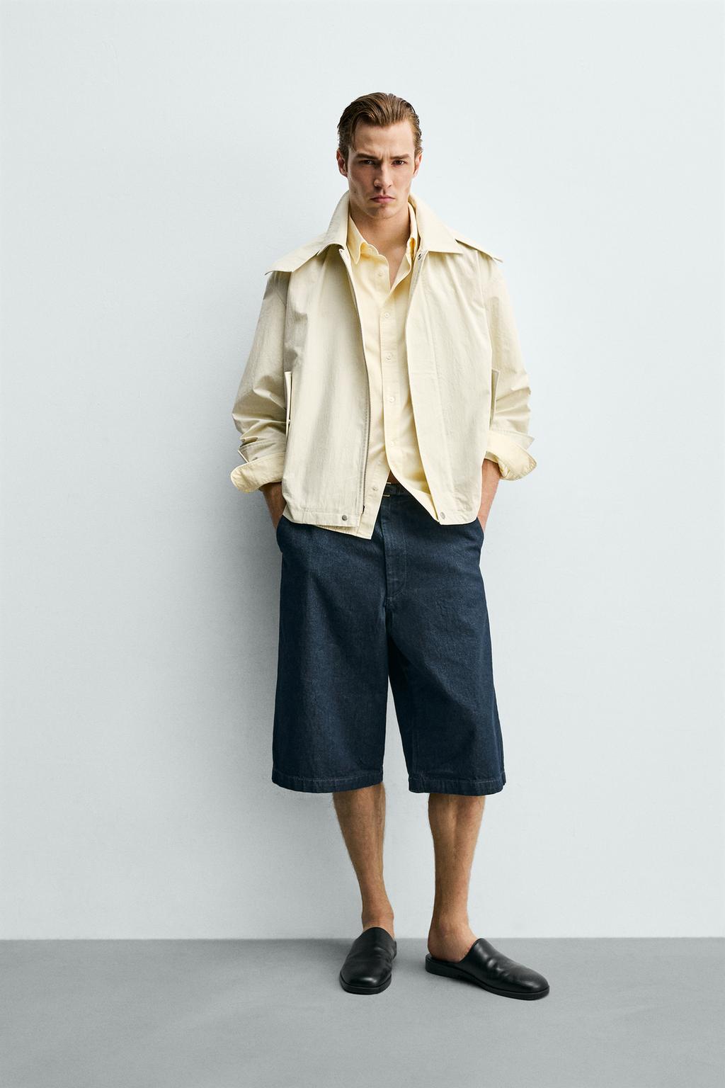 УКОРОЧЕННАЯ ПАРКА ИЗ ВЫСОКОТЕХНОЛОГИЧНОЙ ТКАНИ С КАПЮШОНОМ