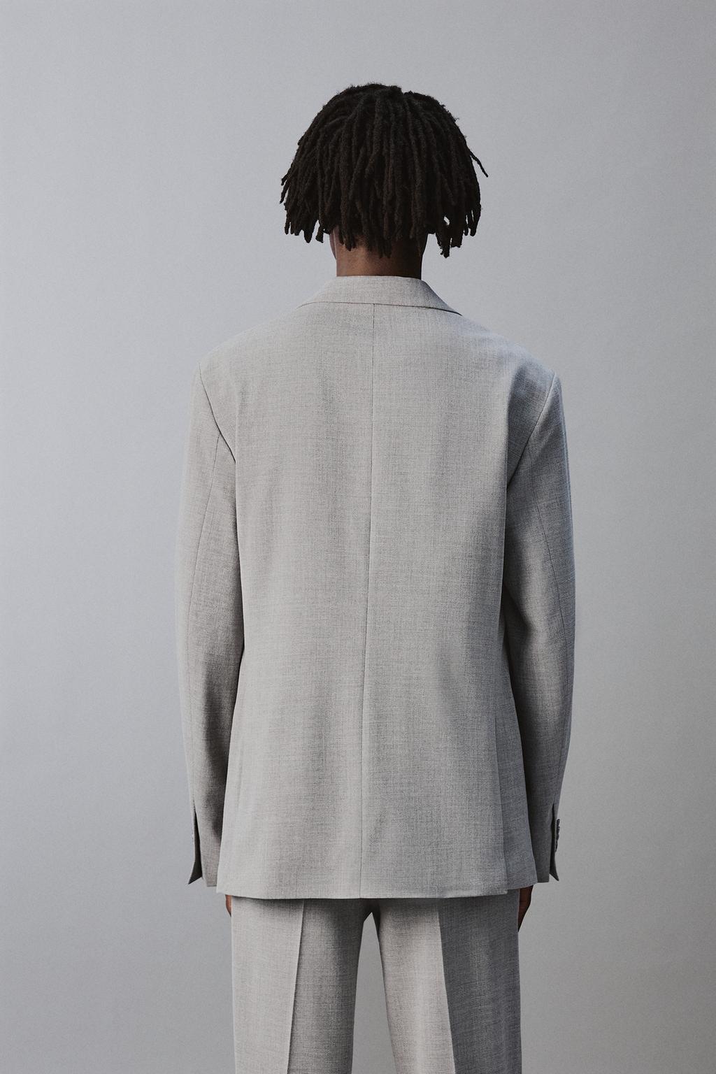 КОСТЮМНЫЙ БЛЕЙЗЕР ИЗ РЕЛЬЕФНОЙ ТКАНИ