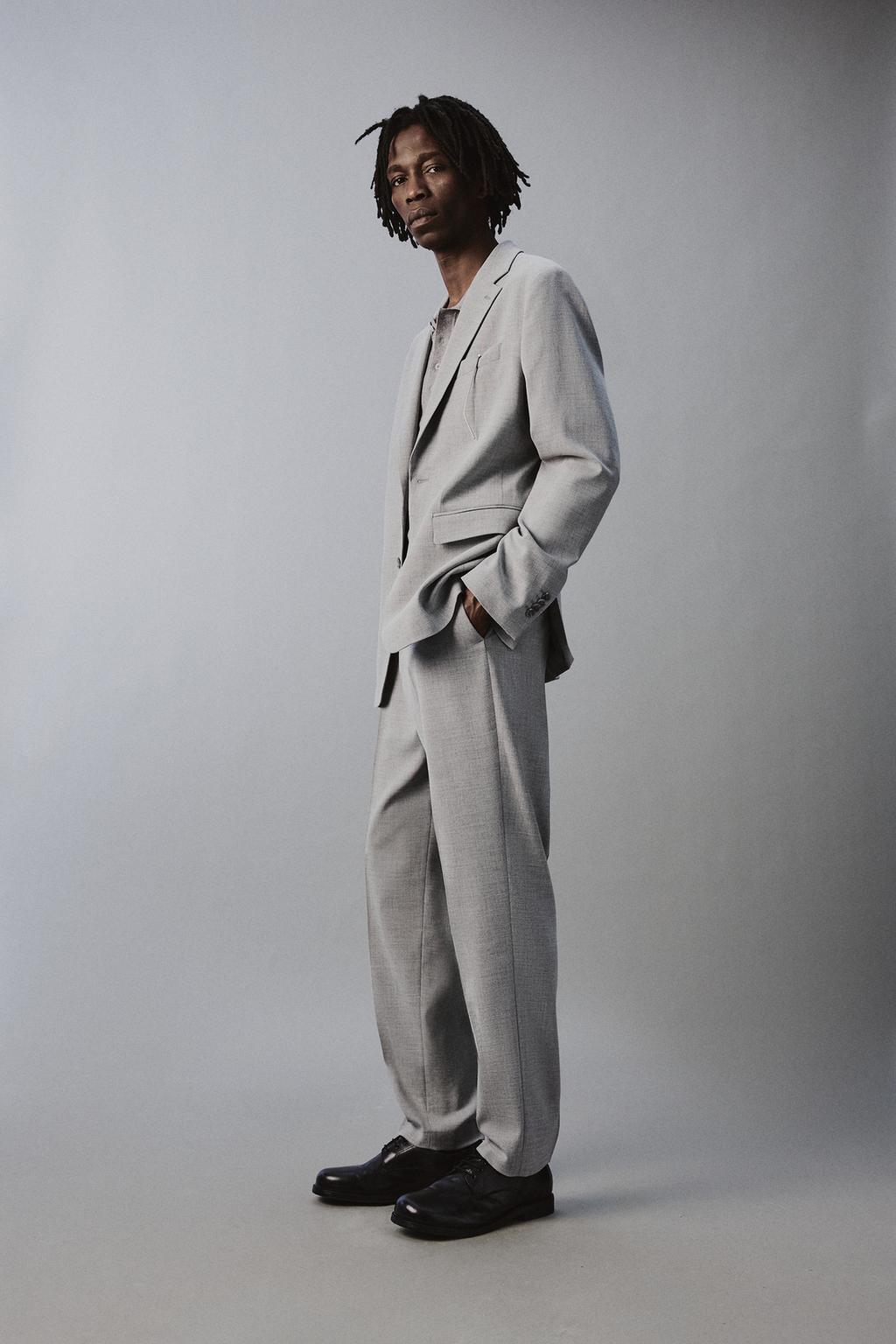 КОСТЮМНЫЙ БЛЕЙЗЕР ИЗ РЕЛЬЕФНОЙ ТКАНИ