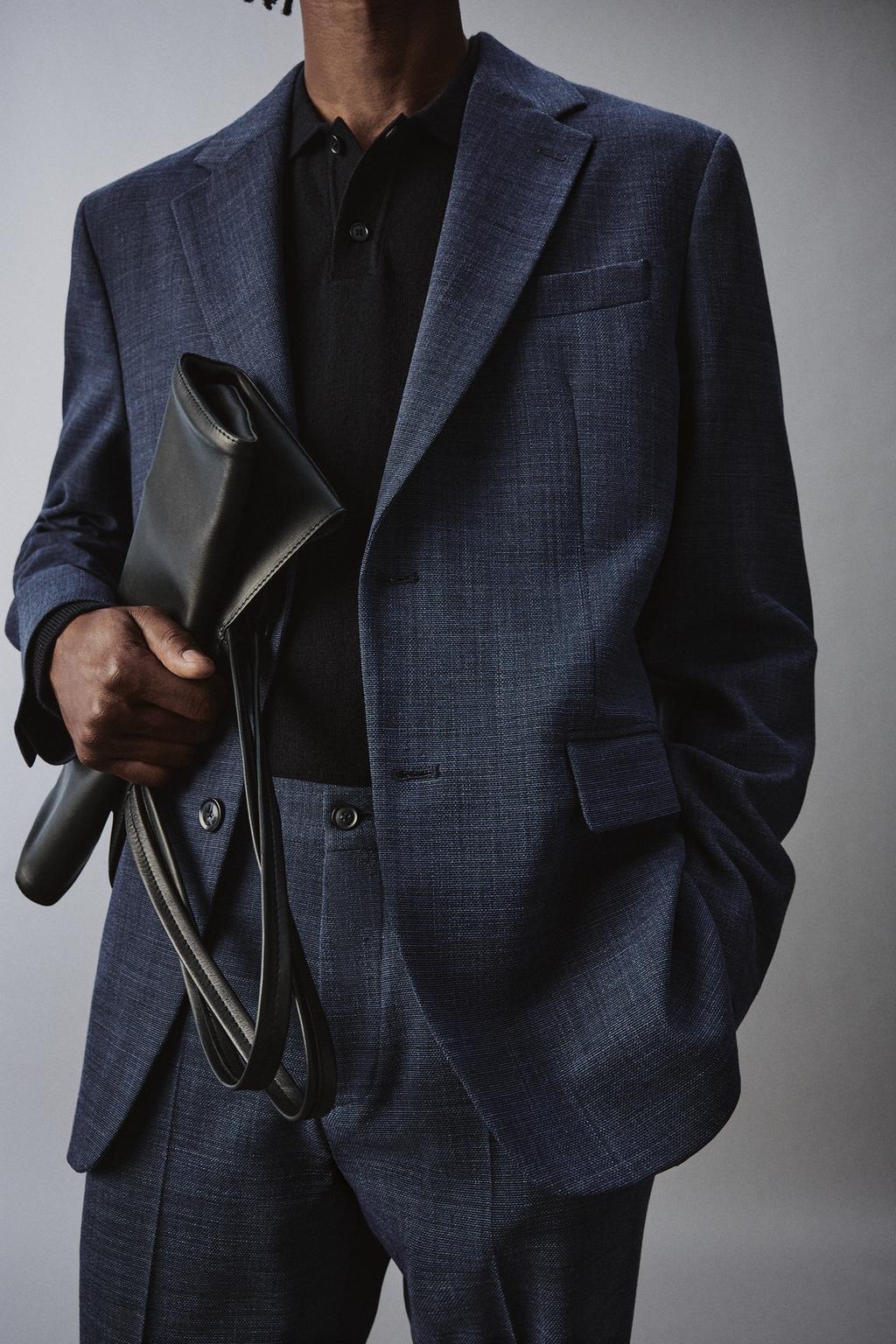 КОСТЮМНЫЙ БЛЕЙЗЕР ИЗ РЕЛЬЕФНОЙ ТКАНИ