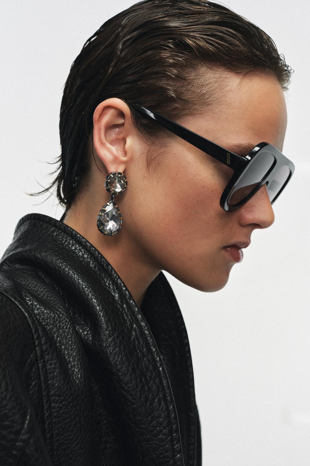 МЕТАЛЛИЧЕСКИЕ СЕРЬГИ СО СТРАЗАМИ