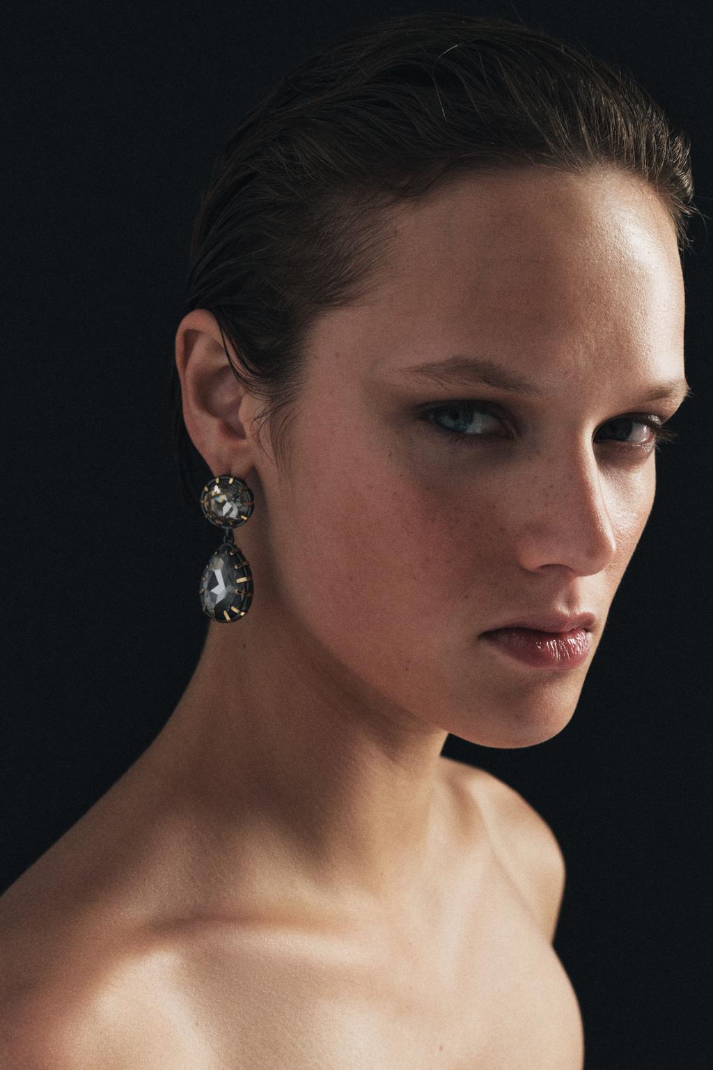 МЕТАЛЛИЧЕСКИЕ СЕРЬГИ СО СТРАЗАМИ