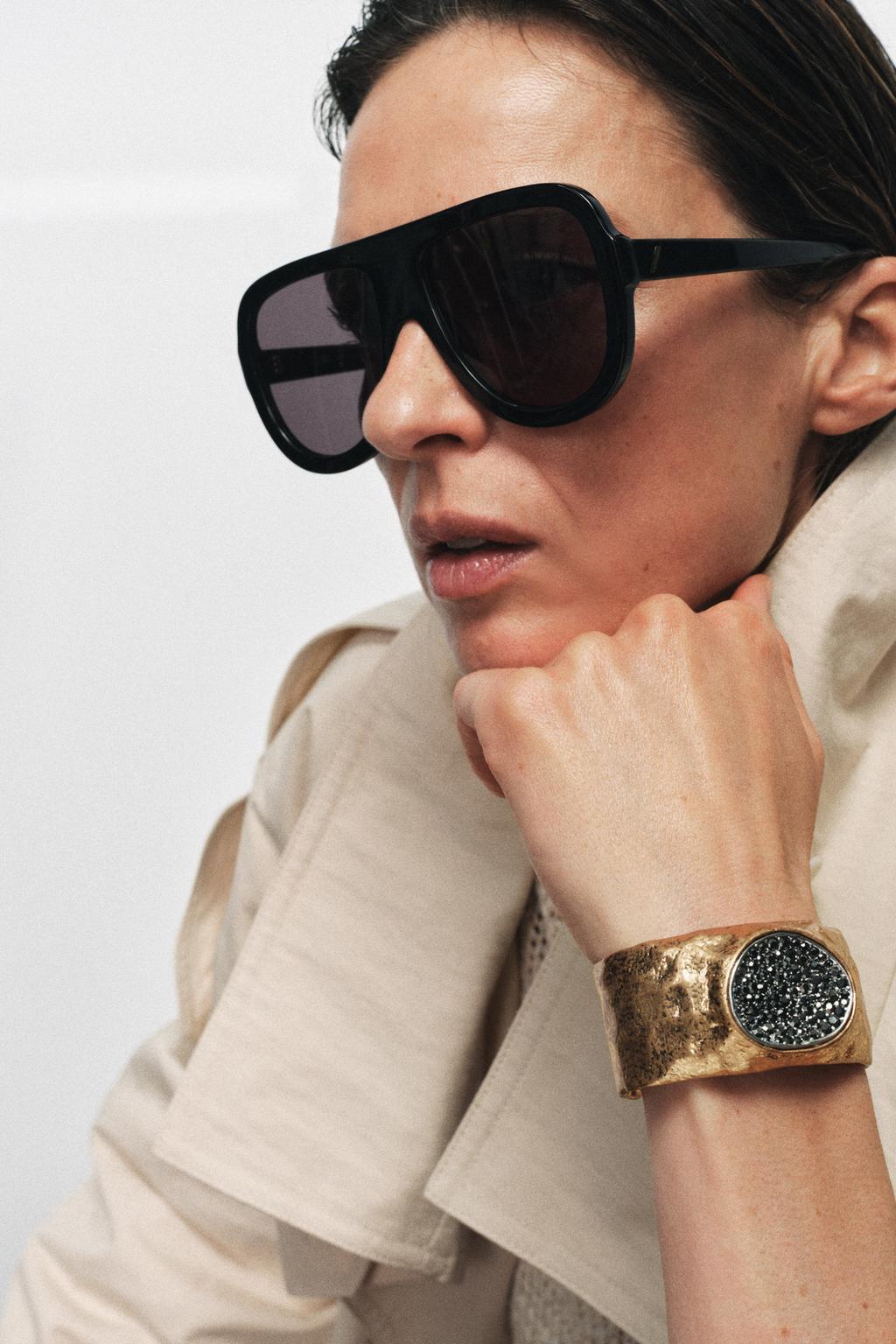 МЕТАЛЛИЧЕСКИЙ БРАСЛЕТ С РЕЗЬБОЙ И СТРАЗАМИ