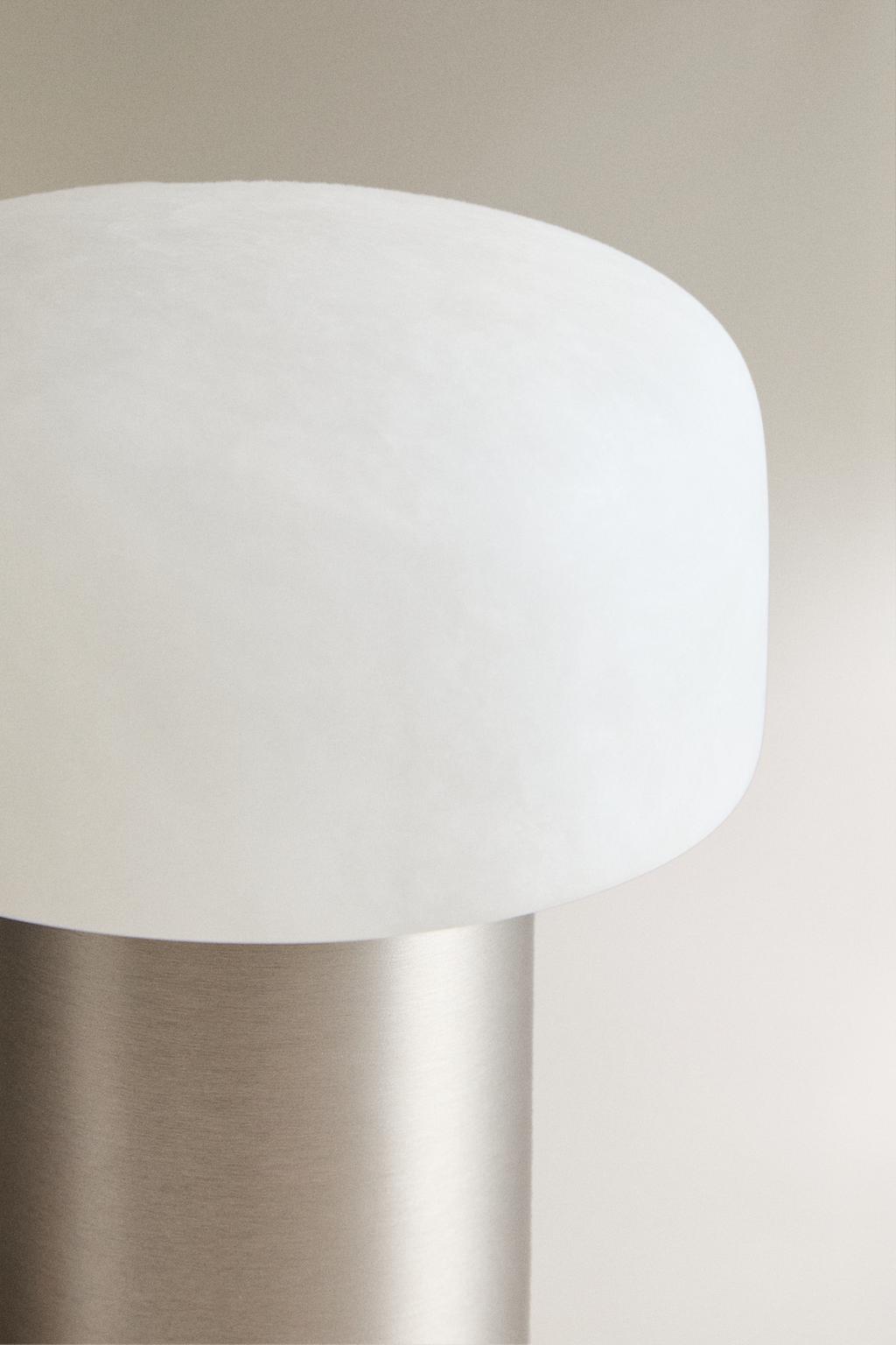 Беспроводная настольная лампа из мрамора и металла