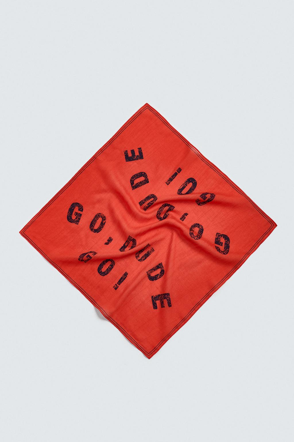 БАНДАНА С ТЕКСТОВЫМ ПРИНТОМ