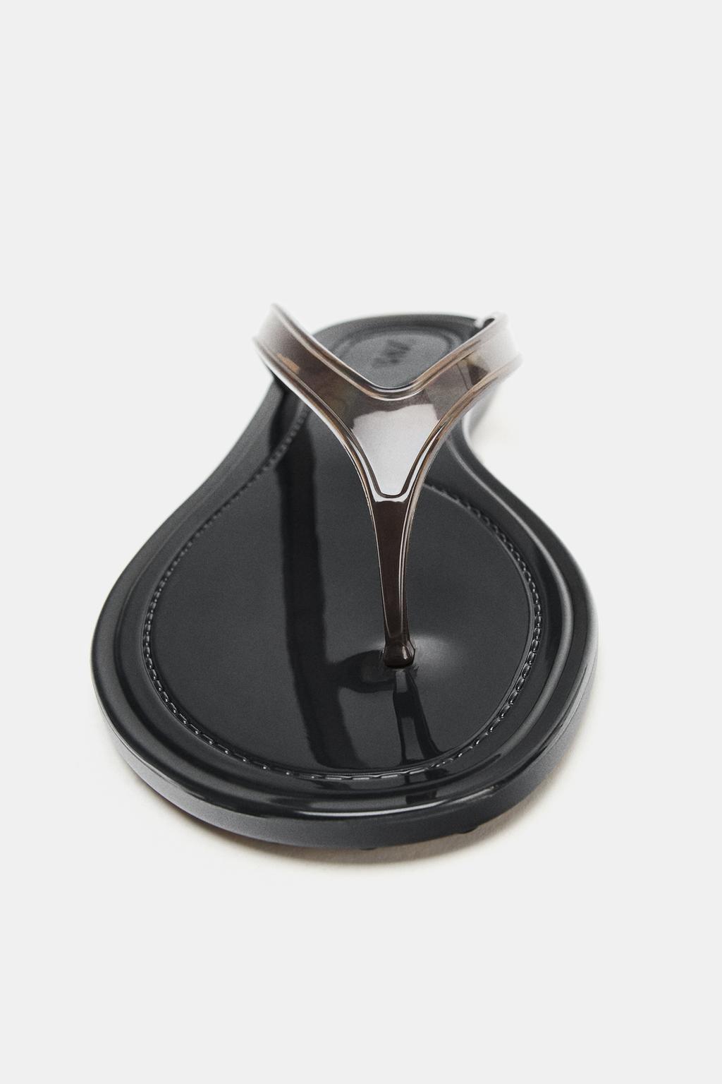 ЖЕЛЕЙНЫЕ САНДАЛИИ С ПЕРЕМЫЧКОЙ МЕЖДУ ПАЛЬЦАМИ