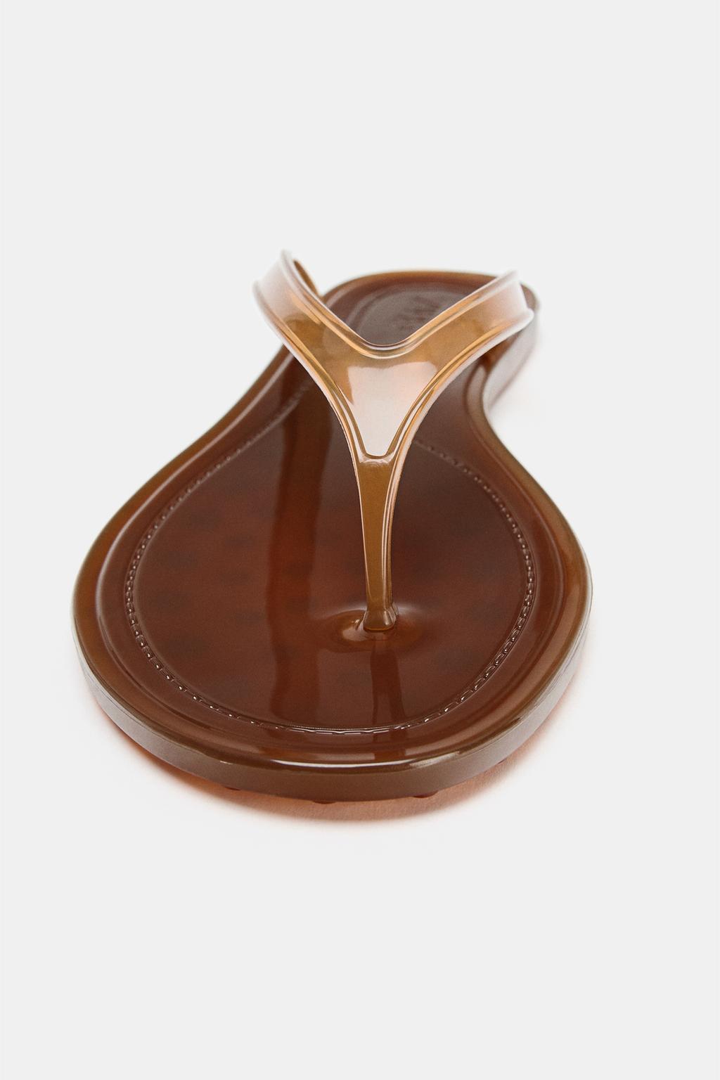 ЖЕЛЕЙНЫЕ САНДАЛИИ С ПЕРЕМЫЧКОЙ МЕЖДУ ПАЛЬЦАМИ