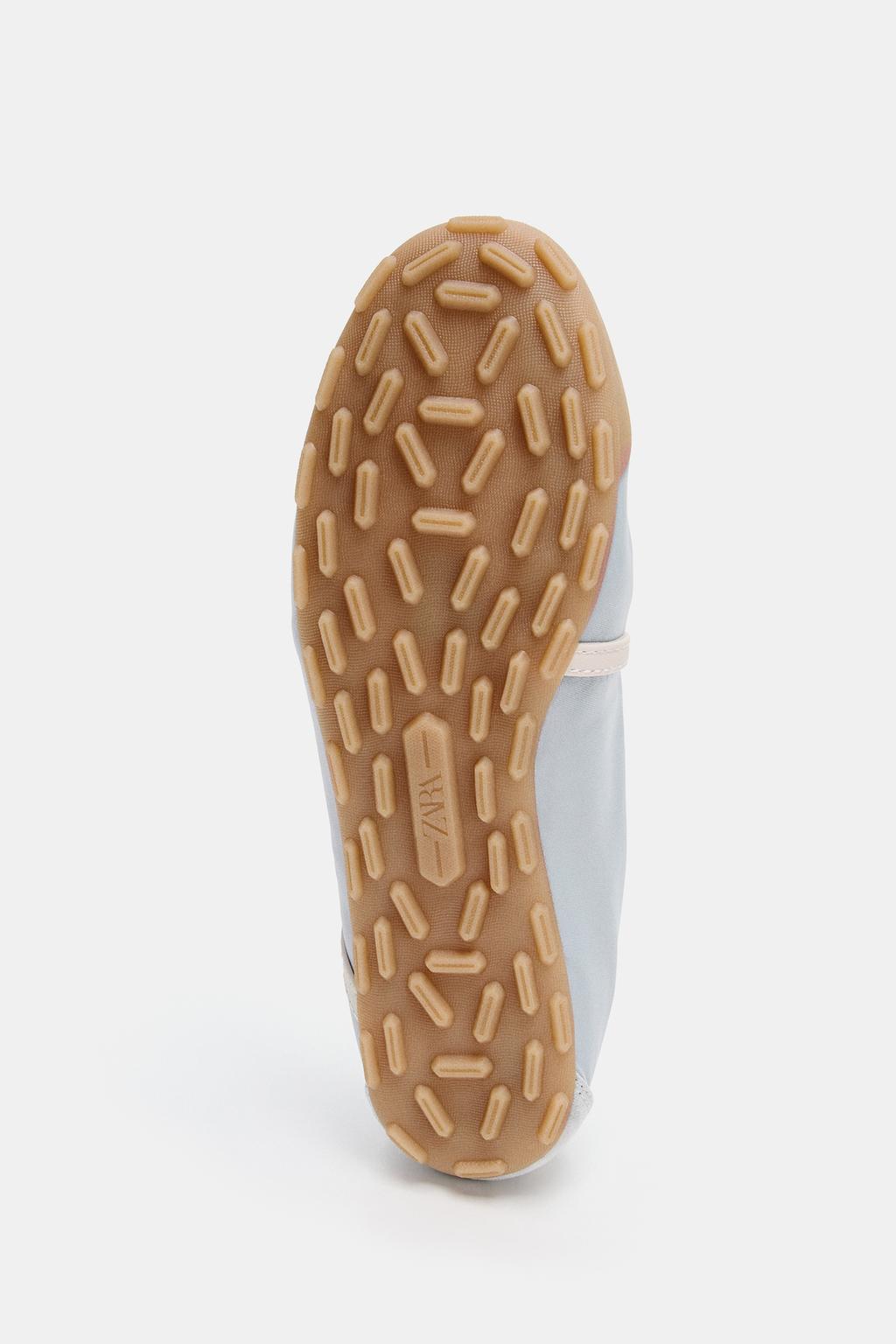 АТЛАСНЫЕ БАЛЕТКИ В СПОРТИВНОМ СТИЛЕ