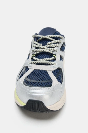 Кроссовки с петлей на заднике- Заказать в России