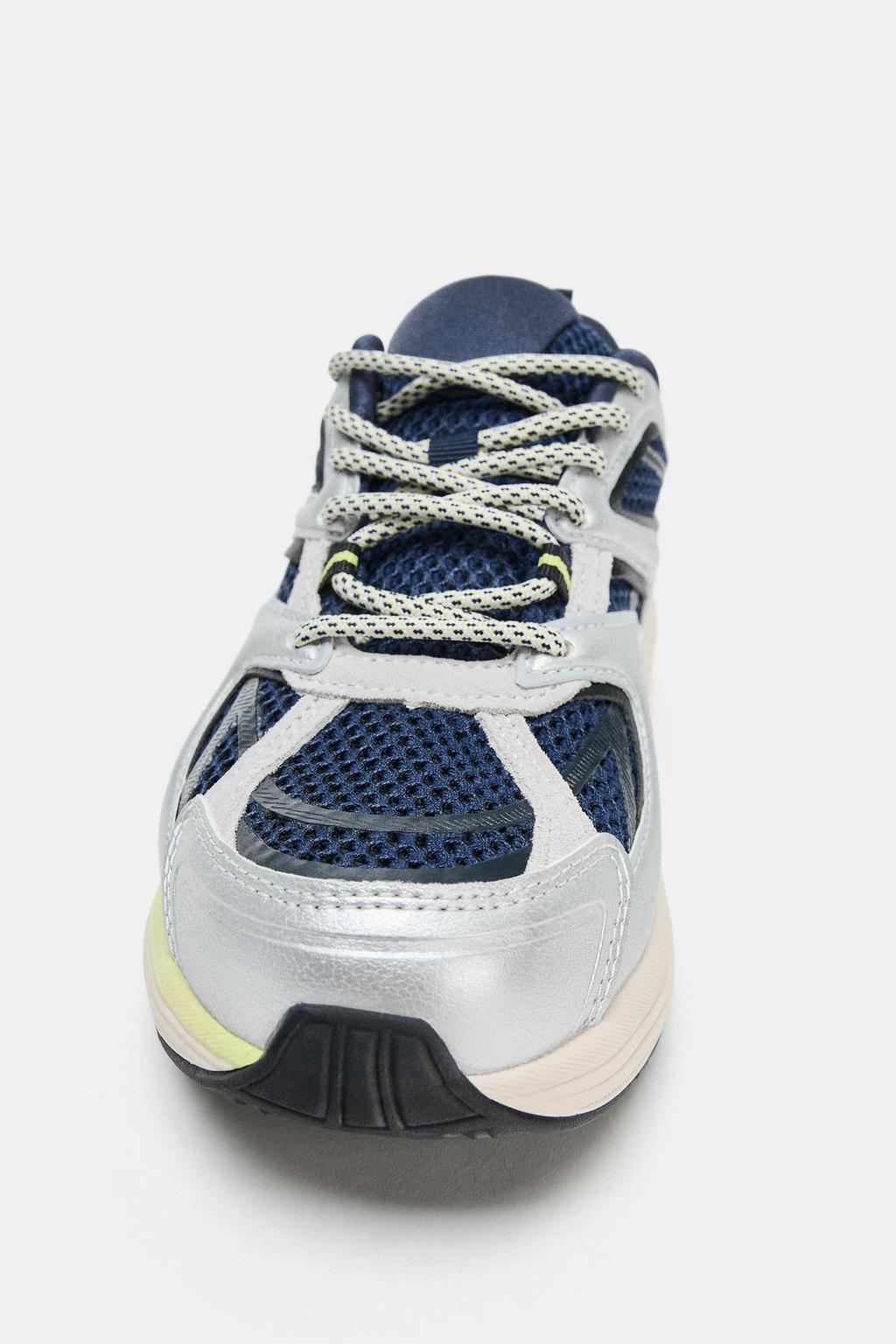 КРОССОВКИ С ПЕТЛЕЙ НА ЗАДНИКЕ