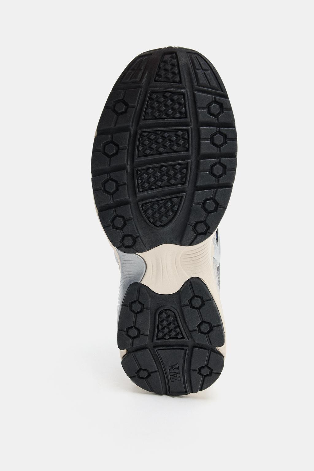 КРОССОВКИ С ПЕТЛЕЙ НА ЗАДНИКЕ