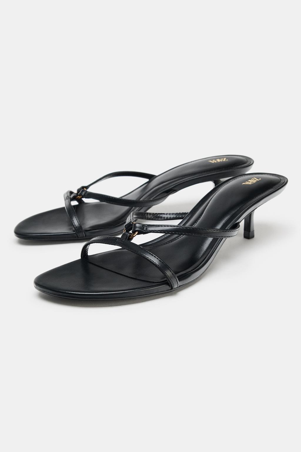 Босоножки на каблуке котенка с металлическим деталем