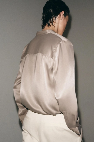 Атласная рубашка с накладными карманами — коллекция ZARA «ZW»- Заказать в России