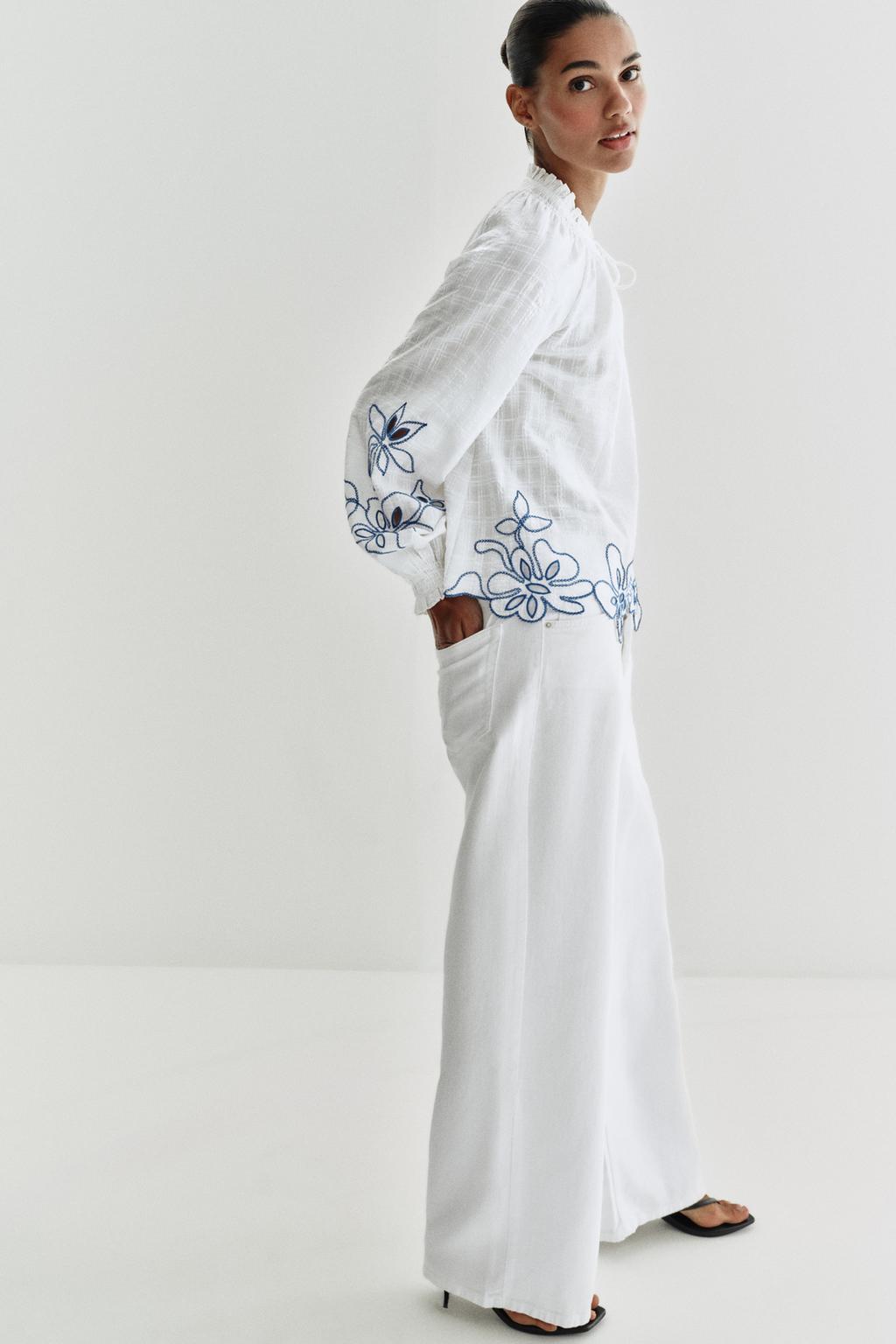 БЛУЗА С ЦВЕТОЧНОЙ ВЫШИВКОЙ