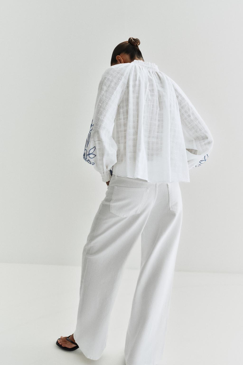 БЛУЗА С ЦВЕТОЧНОЙ ВЫШИВКОЙ