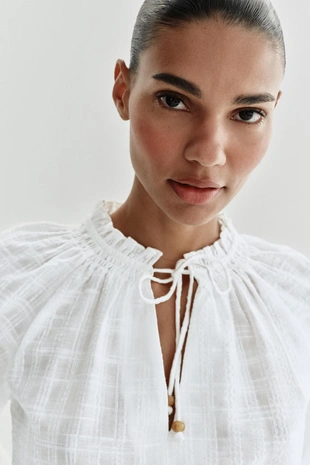 Блуза с цветочной вышивкой- Заказать в России