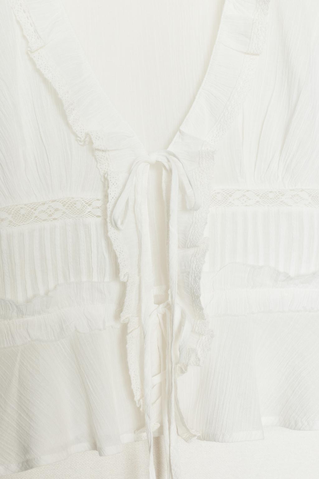 РУБАШКА ИЗ ШИФОНА С ВЫШИВКОЙ И ВОЛАНАМИ