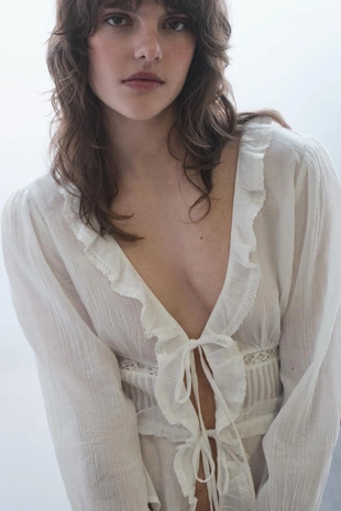 Рубашка из шифона с вышивкой и воланами- Заказать в России