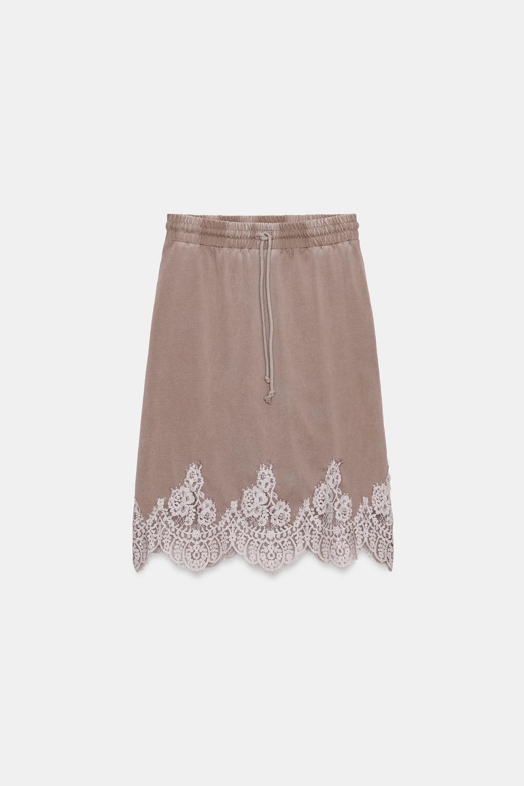 ЮБКА ИЗ ВЫЦВЕТШЕЙ ТКАНИ С КРУЖЕВНОЙ ОТДЕЛКОЙ