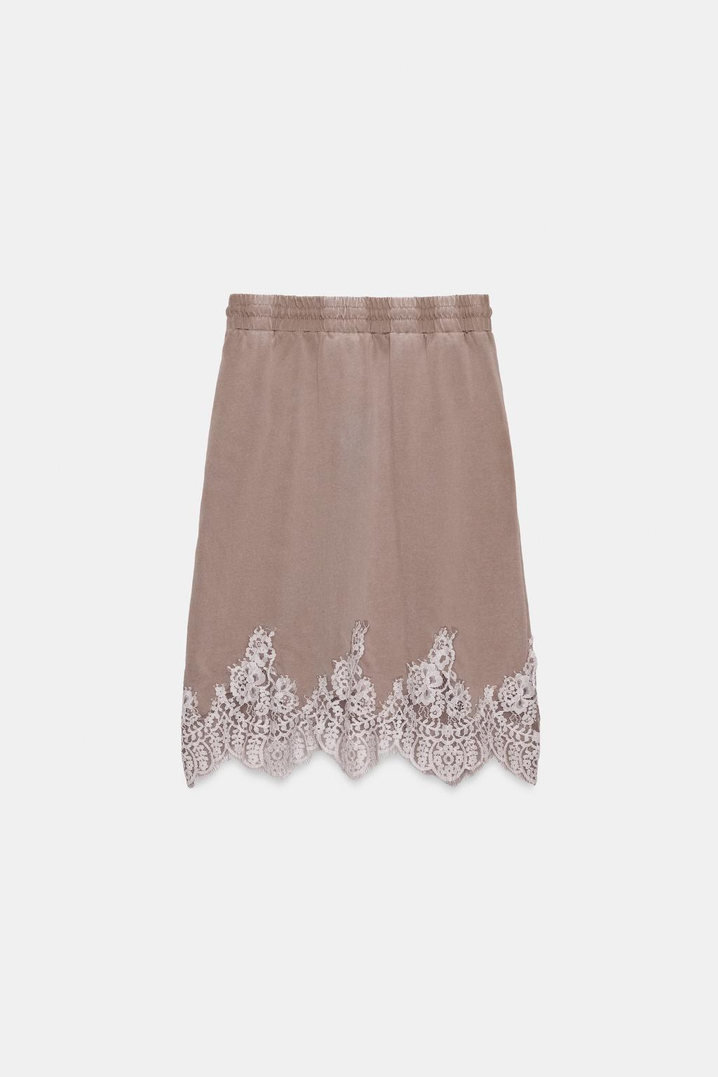 ЮБКА ИЗ ВЫЦВЕТШЕЙ ТКАНИ С КРУЖЕВНОЙ ОТДЕЛКОЙ