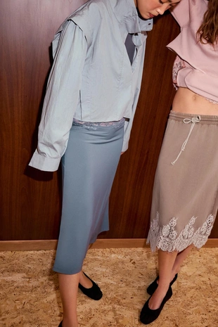 Юбка из выцветшей ткани с кружевной отделкой- Заказать в России