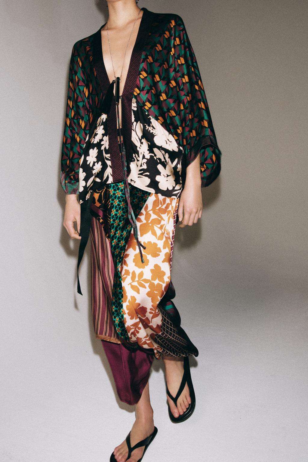 АТЛАСНОЕ КИМОНО С ПРИНТОМ