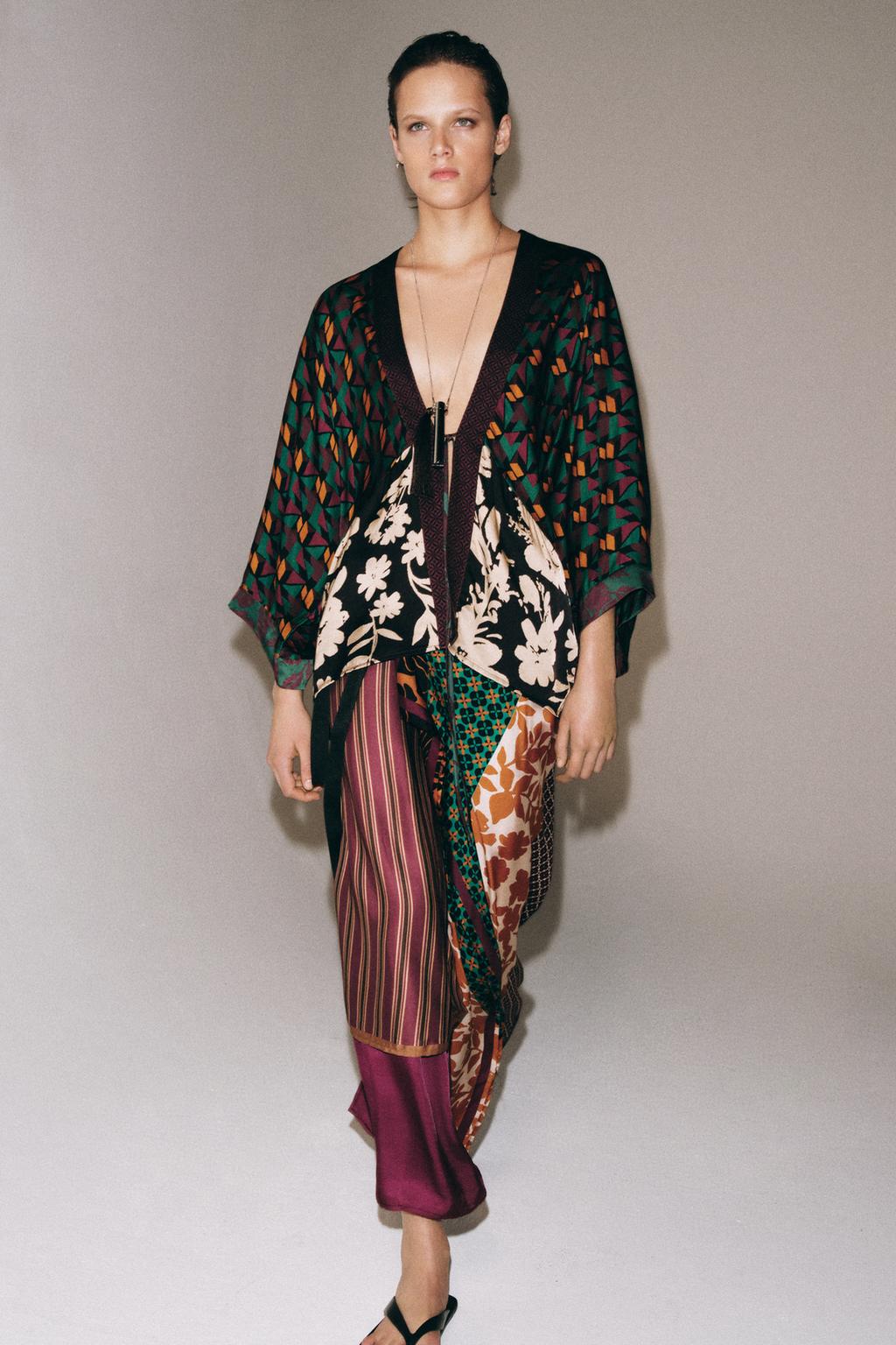 АТЛАСНОЕ КИМОНО С ПРИНТОМ