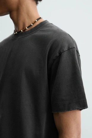 Футболка BOXY FIT с эффектом потертости- Заказать в России