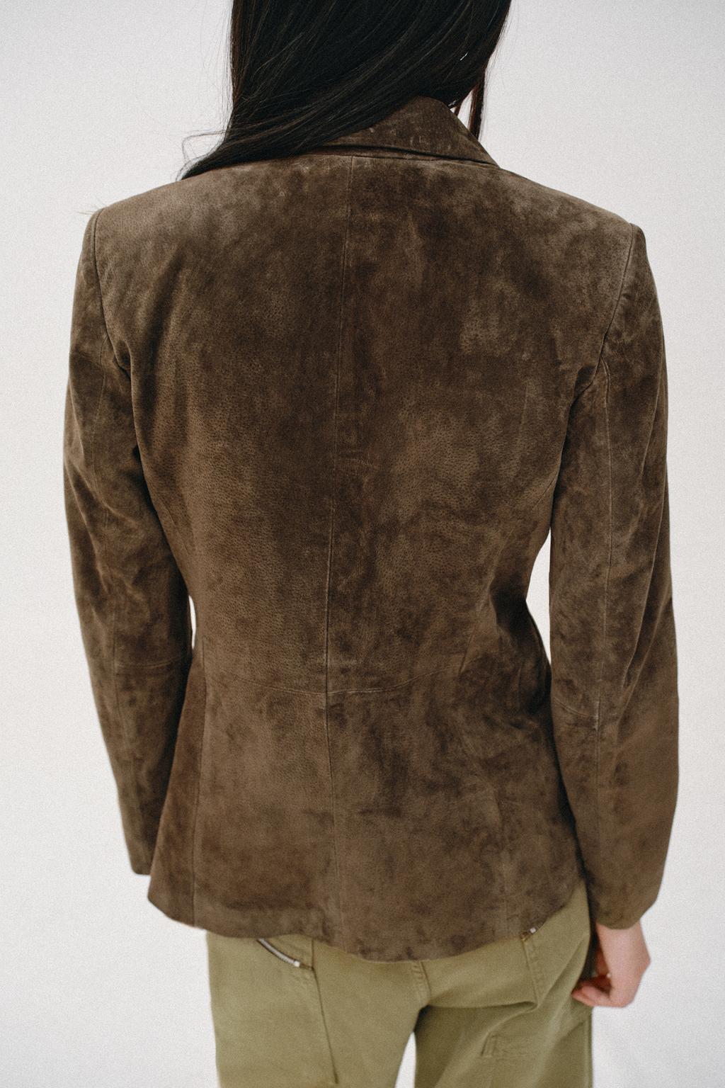 ДВУБОРТНЫЙ БЛЕЙЗЕР ИЗ 100% ЗАМШИ