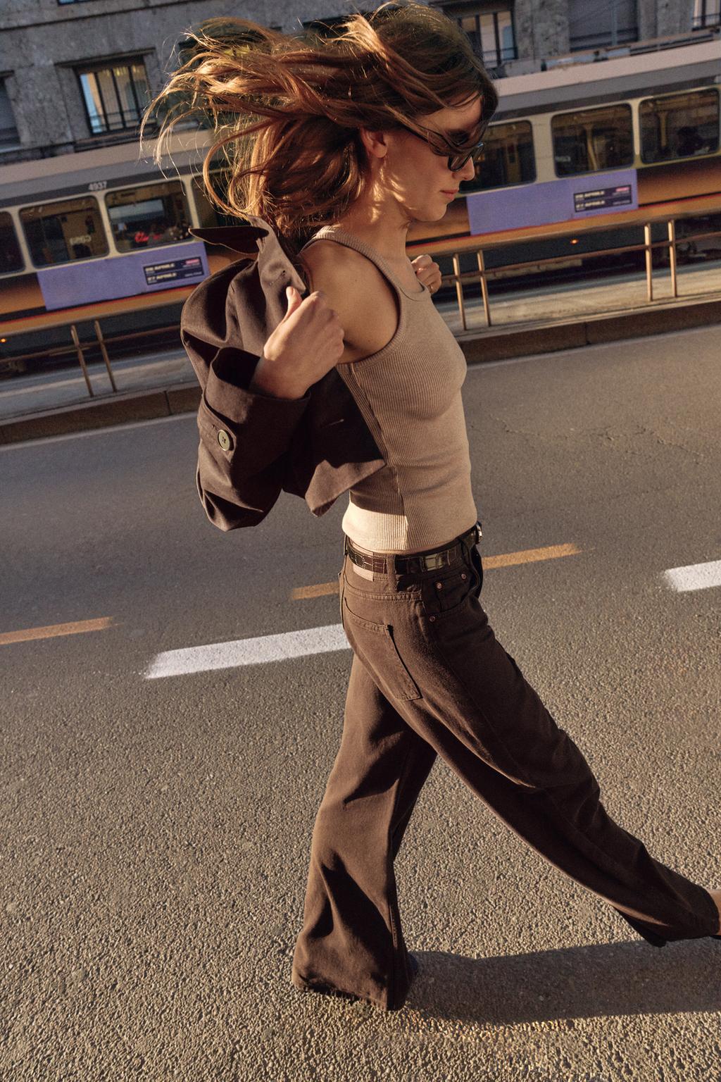 КОРОТКАЯ КУРТКА С ЛАЦКАНАМИ