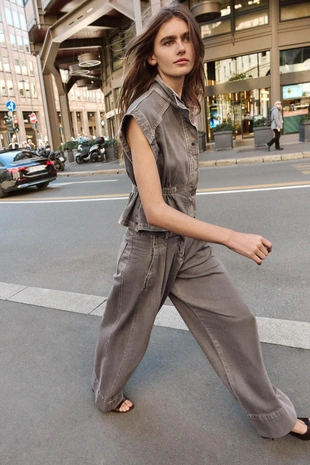 Джинсовый жилет Z1975 с воротником-стойкой- Заказать в России