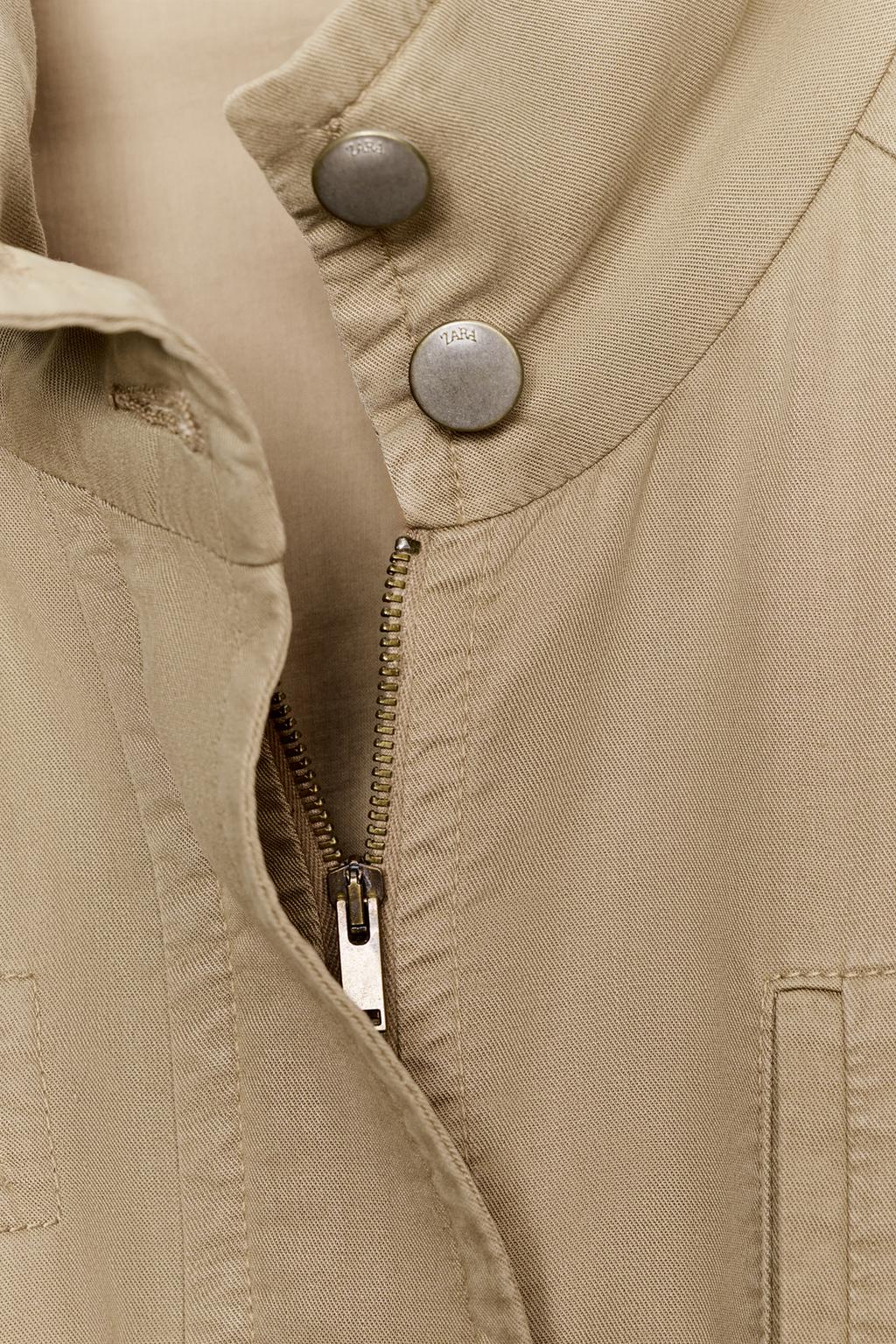 УДЛИНЕННАЯ КУРТКА С ВЫСОКИМ ВОРОТНИКОМ