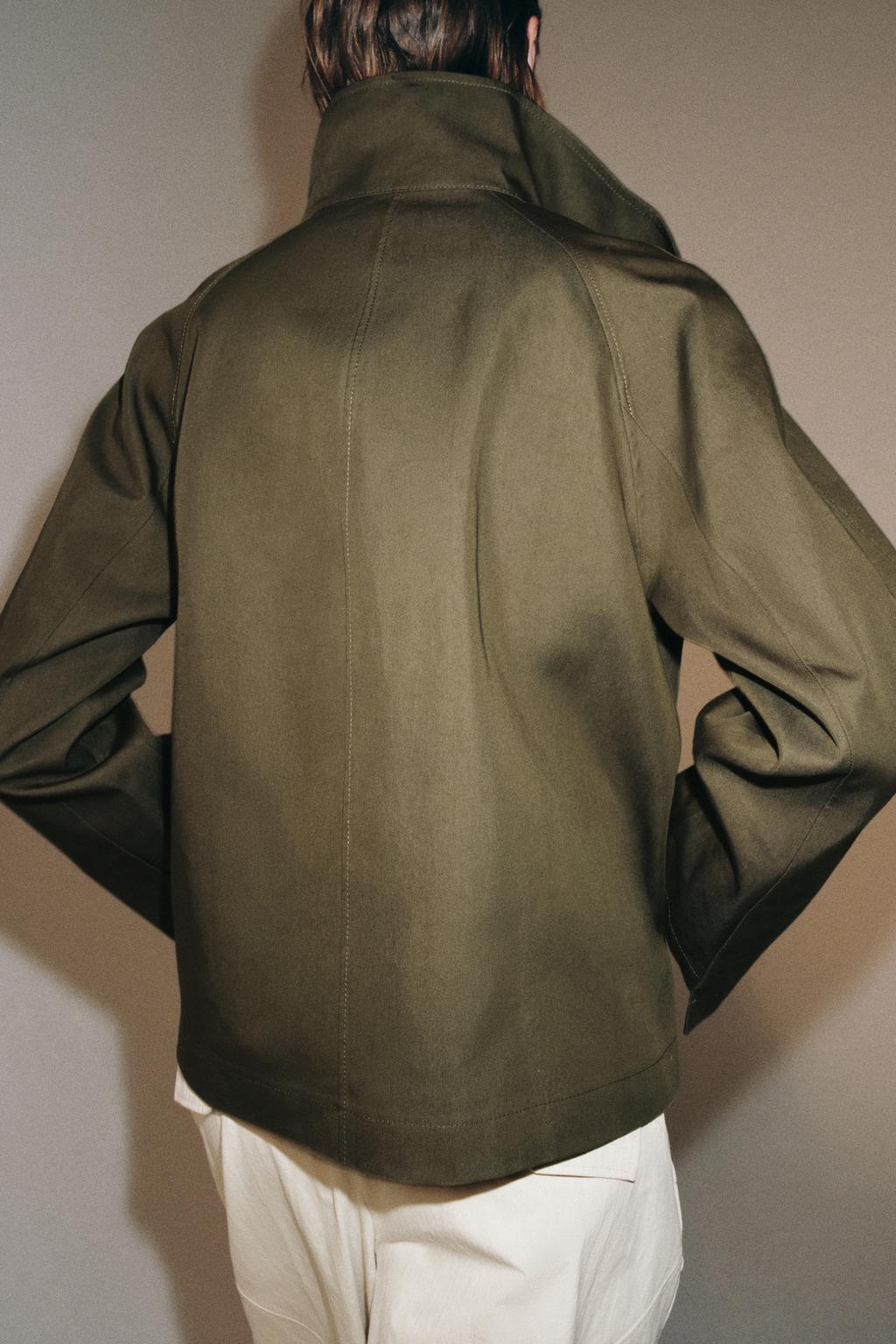 КОРОТКИЙ ТРЕНЧ С ВЫСОКИМ ВОРОТНИКОМ — коллекция Zara «ZW»