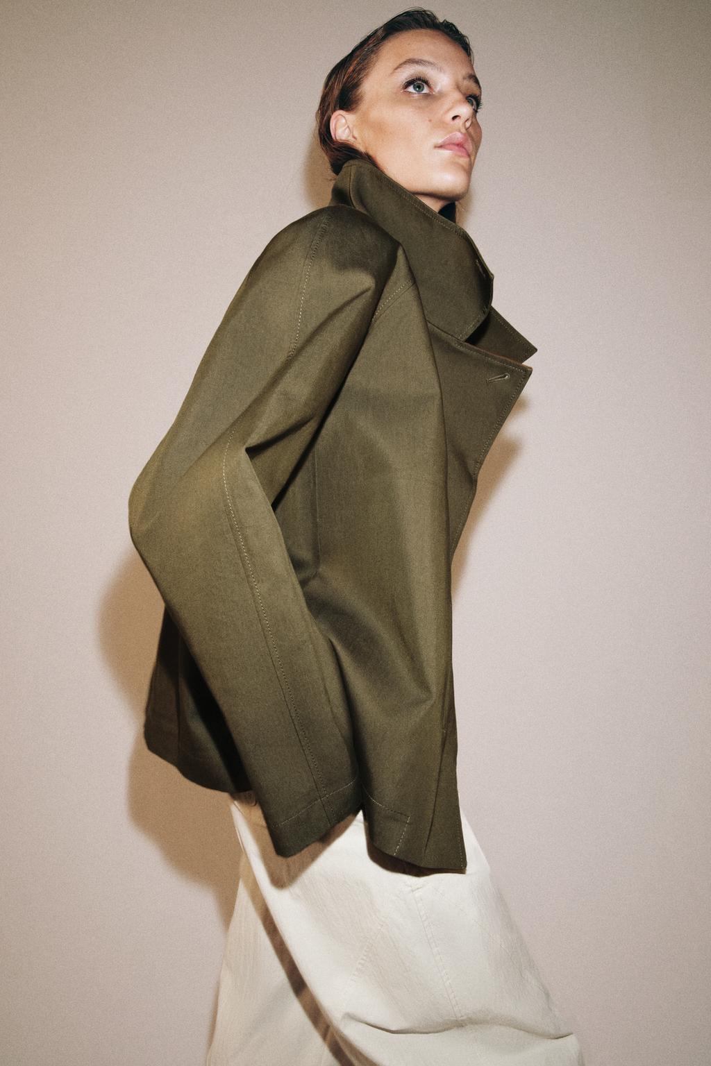 КОРОТКИЙ ТРЕНЧ С ВЫСОКИМ ВОРОТНИКОМ — коллекция Zara «ZW»