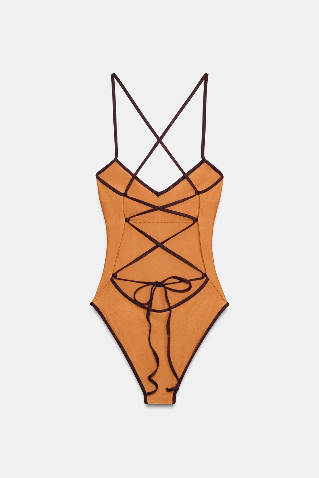 АТЛАСНЫЙ КУПАЛЬНИК С КОНТРАСТНЫМИ ДЕТАЛЯМИ