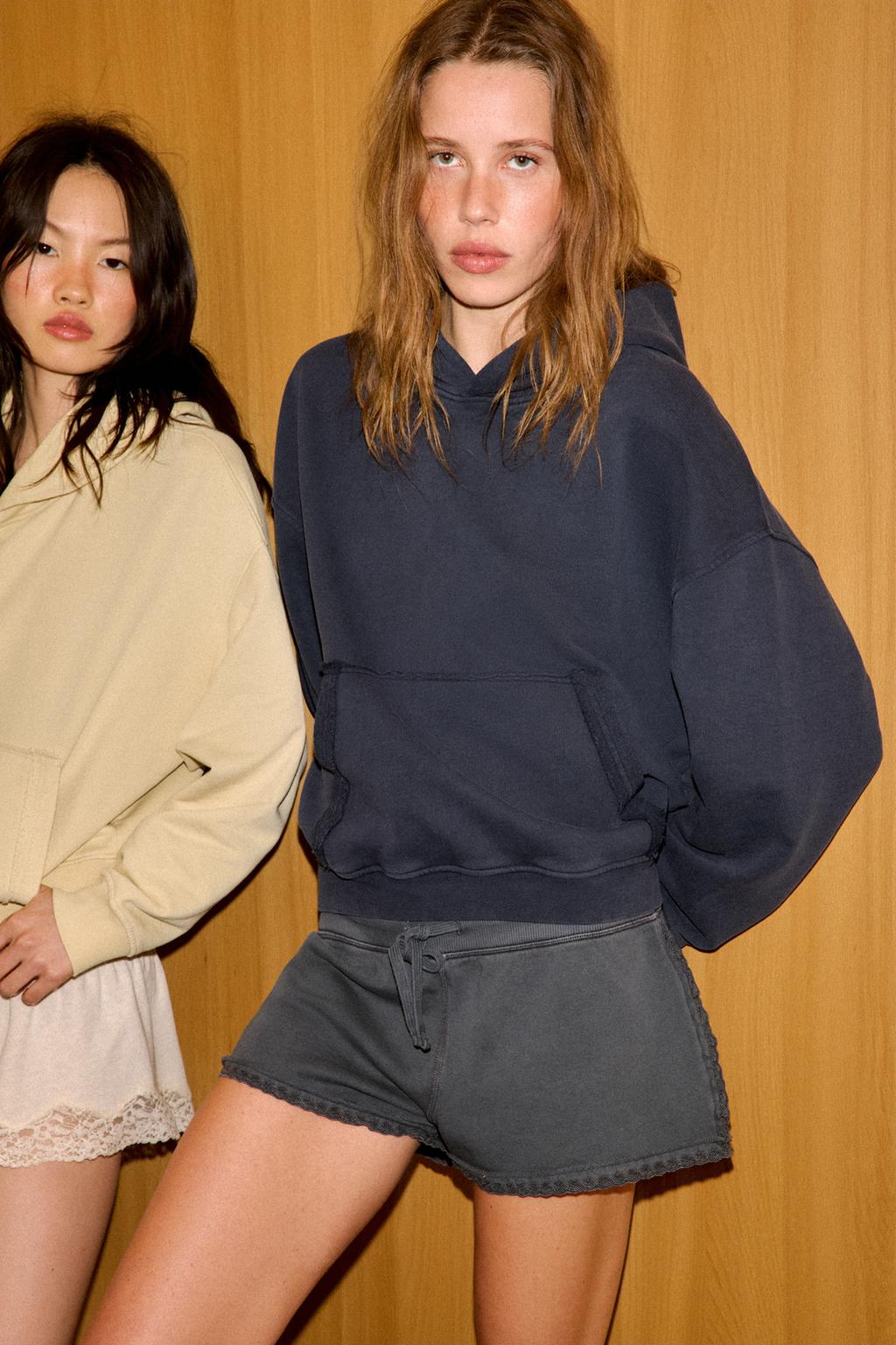 ХУДИ С КАПЮШОНОМ И ЭФФЕКТОМ ПОТЕРТОСТИ