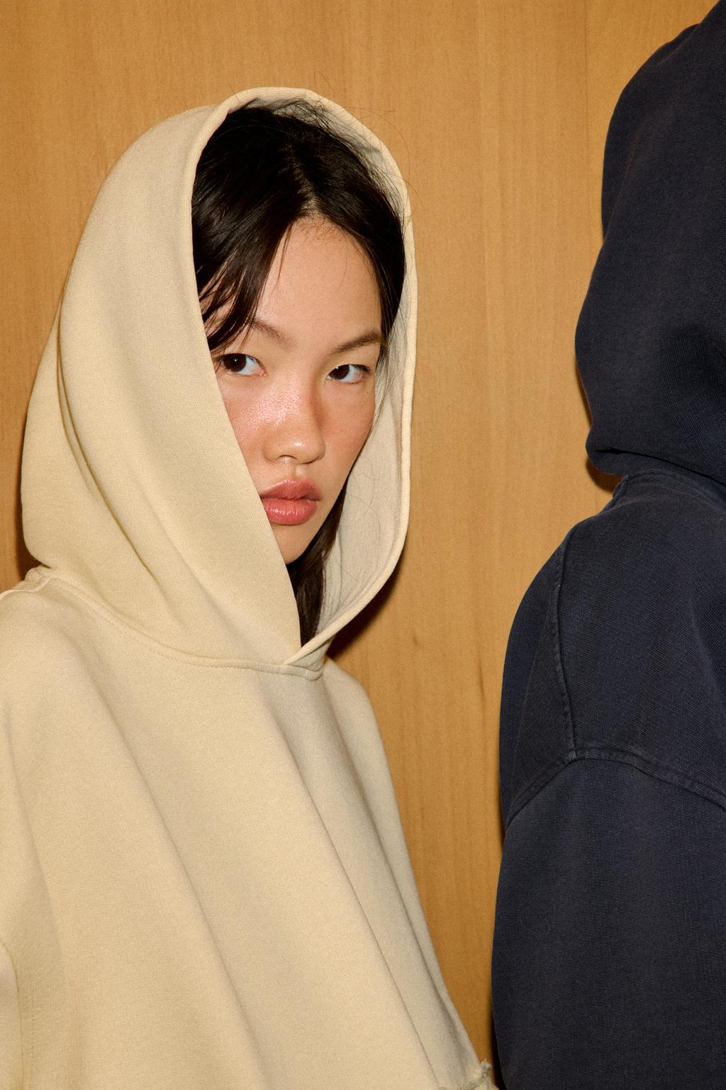 ХУДИ С ЭФФЕКТОМ ПОТЕРТОСТИ