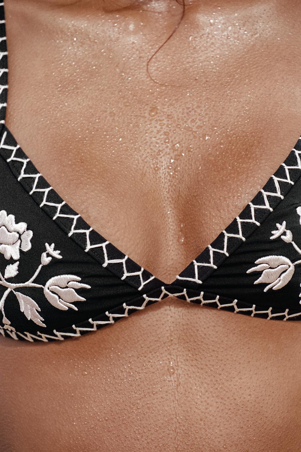 ТОП-БИКИНИ С ЦВЕТОЧНОЙ ВЫШИВКОЙ