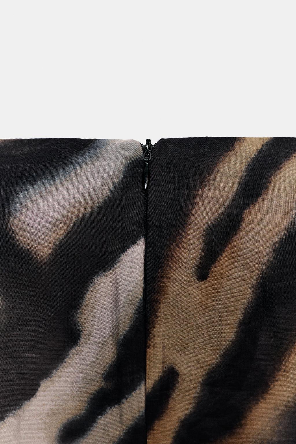 ПАРЕО С АНИМАЛИСТИЧЕСКИМ ПРИНТОМ И УЗЛОМ