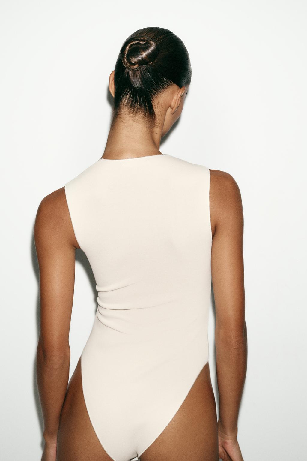 БОДИ С КВАДРАТНЫМ ВЫРЕЗОМ ИЗ ЭЛАСТИЧНОЙ ТКАНИ