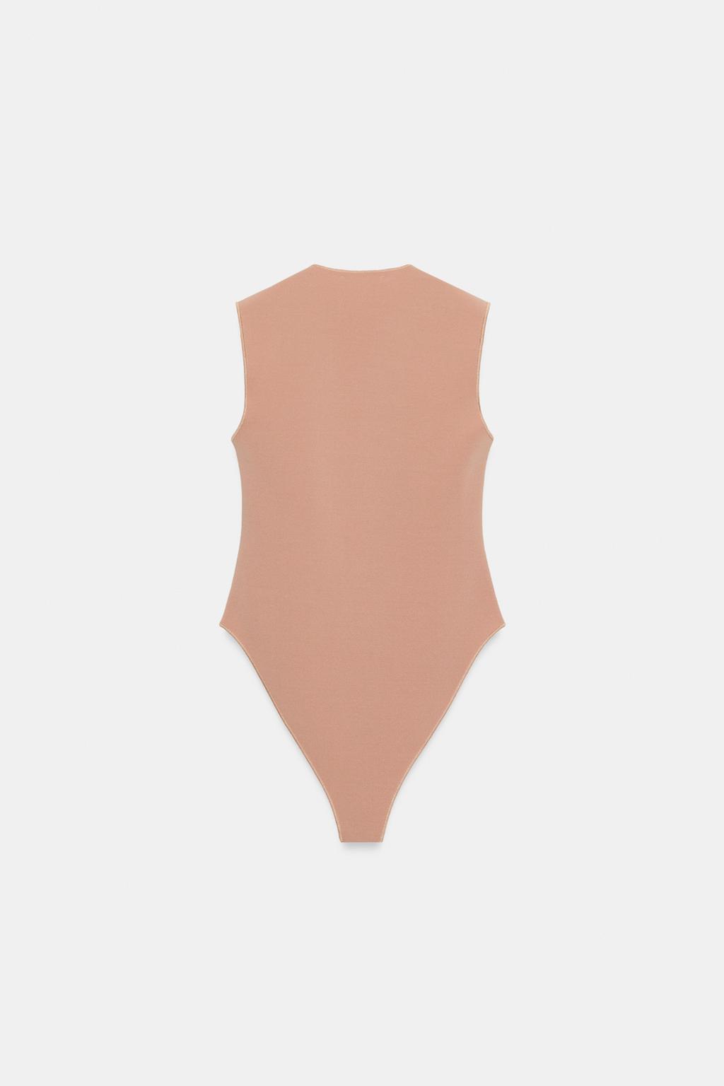 БОДИ С КВАДРАТНЫМ ВЫРЕЗОМ ИЗ ЭЛАСТИЧНОЙ ТКАНИ