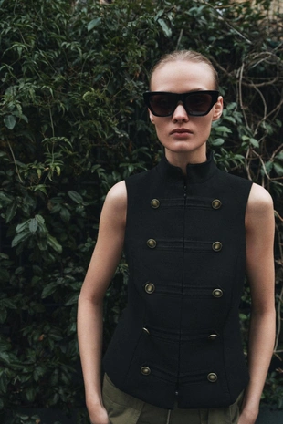 Жилет с навесными петлями- Заказать в России